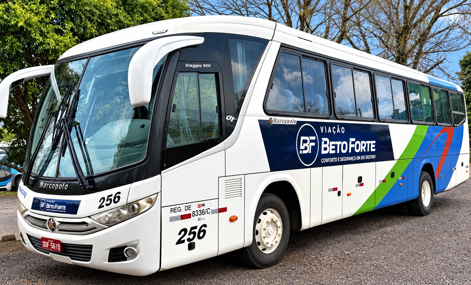 Ônibus da Viação Beto Forte com a identidade da empresa